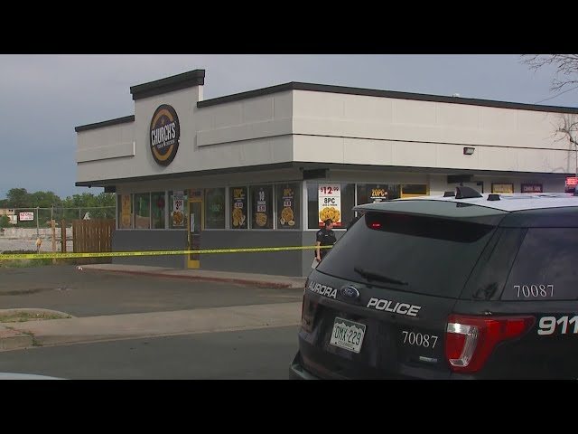 ⁣Couple wanted after man shot at Aurora chicken restaurant