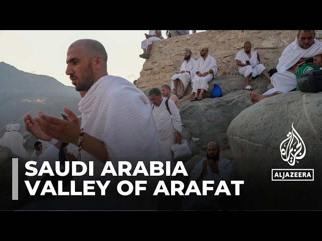 ⁣Hajj pilgrimage: Visitors gather in the valley of Arafat
