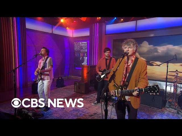 ⁣Saturday Sessions: Crowded House performs "The Howl"