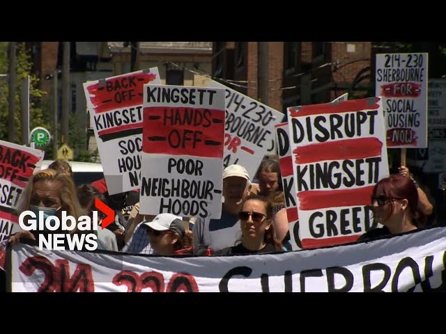 ⁣Toronto protesters demand city buy empty land near Moss Park for social housing