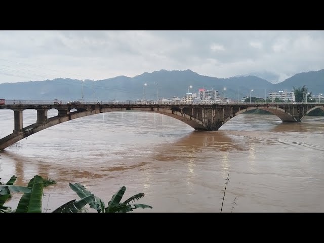 ⁣Météo chinoise : fortes précipitations au sud, vague de chaleur au nord