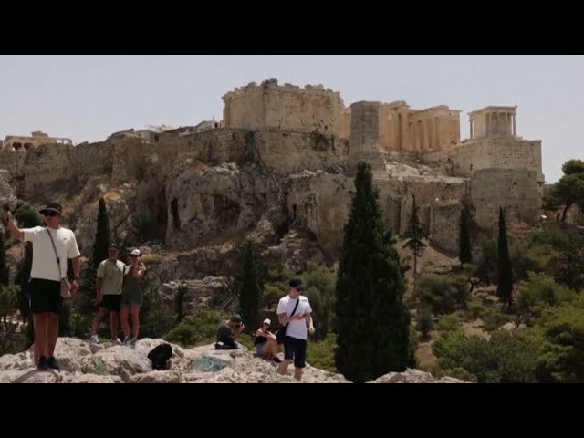 ⁣Четыре туриста скончались из-за сильной жары в Греции