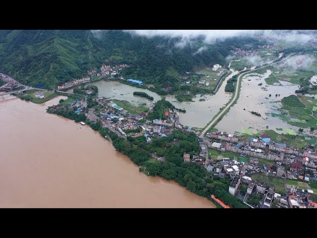 ⁣S. China's Guangxi fights against floods amid heavy rain