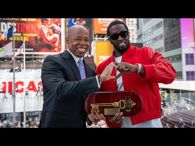 ⁣Sean 'Diddy' Combs returns key to NYC in response to Cassie video