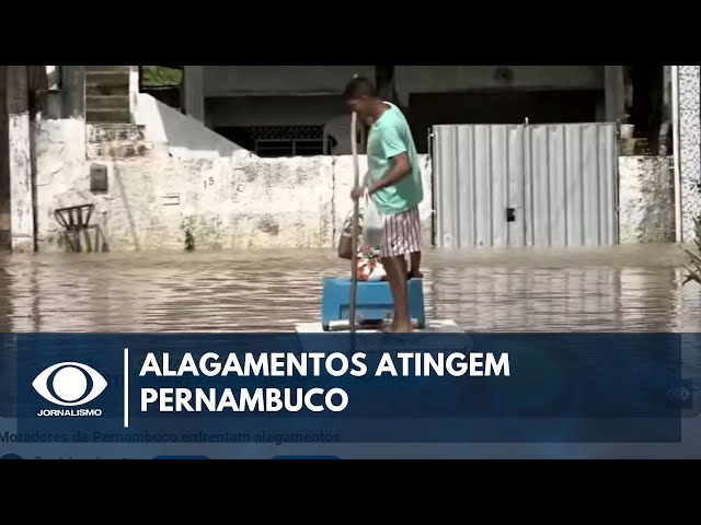 Moradores de Pernambuco enfrentam alagamentos