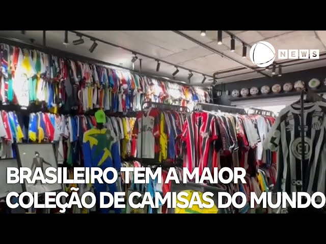 ⁣Brasileiro tem a maior coleção de camisas de futebol do mundo