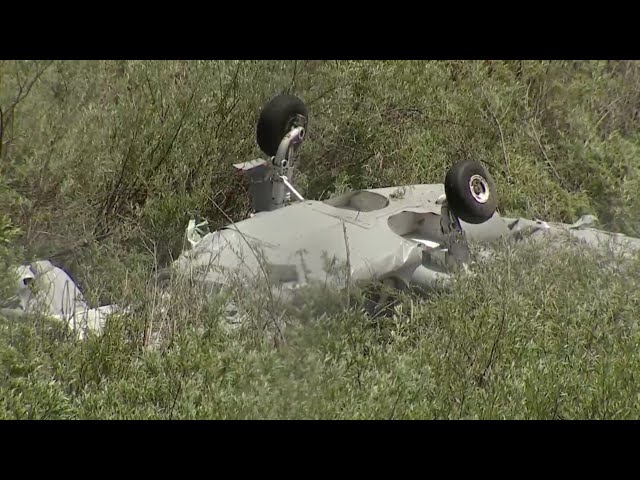 ⁣Plane hits road sign, crashes in field near I-25, Larkspur