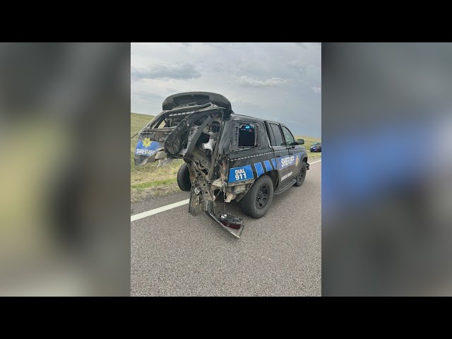 ⁣Deputies jump out of way as driver hits patrol car in Lincoln County