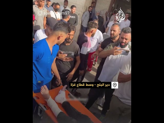 ⁣شاب مُصاب يتلو القرآن خلال نقله للمستشفى