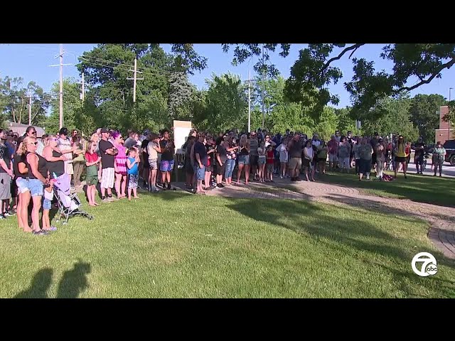 ⁣Vigils held for those impacted by Rochester Hills splash pad shooting