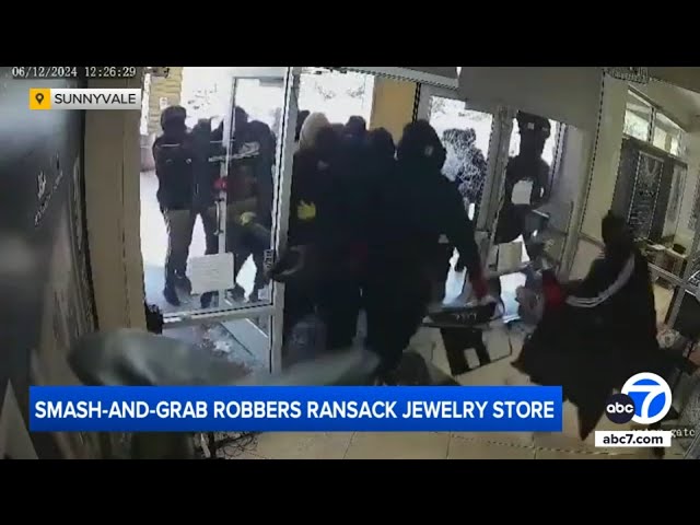 ⁣Smash-and-grab robbers ransack California jewelry store