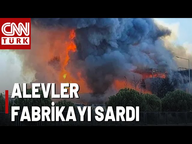 ⁣CNN TÜRK Yanan Fabrikadan Aktardı Saat 13.00'da Başlayan Yangına Müdahaleler Sürüyor!