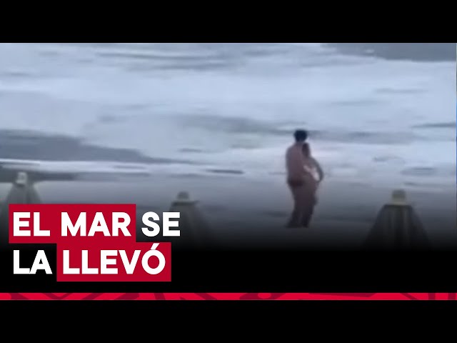 Rusia: mujer desaparece en el mar tras ser arrastrada por ola