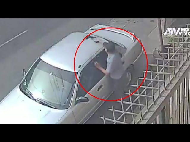 ⁣Lince: Falso 'franelero' finge limpiar auto y termina robándose un auto