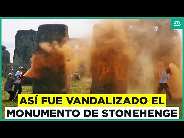 Stonehenge: Video muestra a dos activistas vandalizando el monumento británico