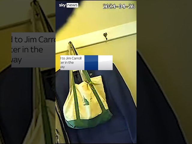 ⁣US Republican caught pouring water in Democratic colleague's bag