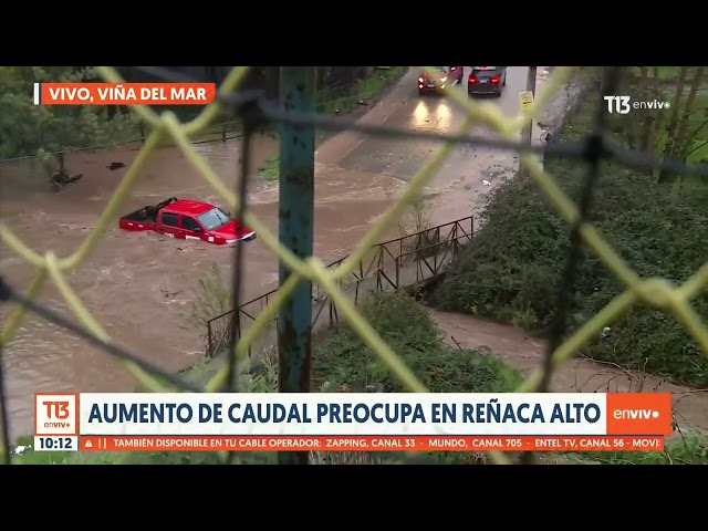 ⁣Camioneta queda atrapada en estero Reñaca