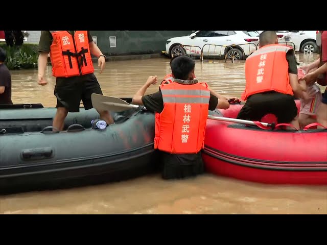 ⁣Emergency teams deployed in flooded Guilin hospital