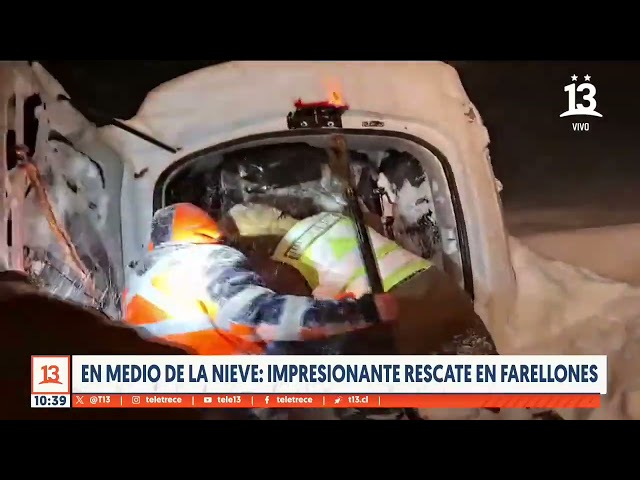 ⁣En medio de la nieve    Impresionante rescate de persona en Farellones