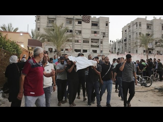⁣Israelische Soldaten schnallen verwundeten Palästinenser auf Motorhaube