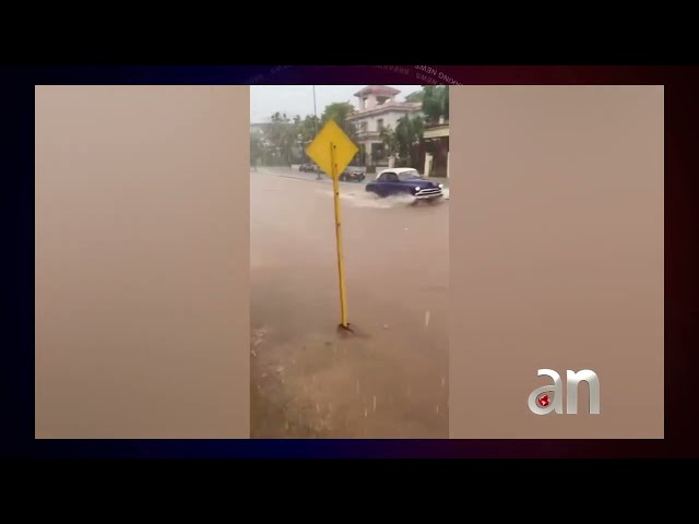 ⁣Fuertes lluvias repentinas causan grandes inundaciones en el barrio del Vedado en La Habana