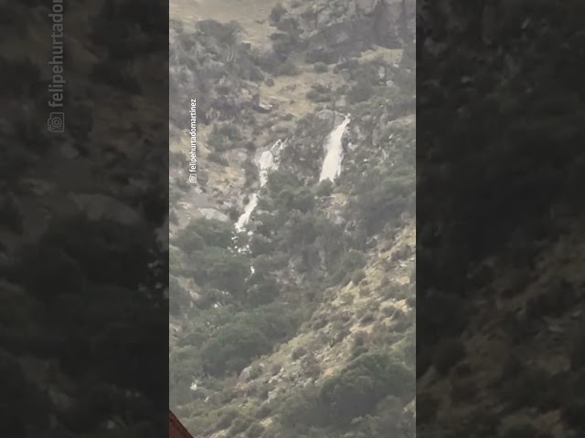 Lluvias activan cascada en pleno cerro Manquehue