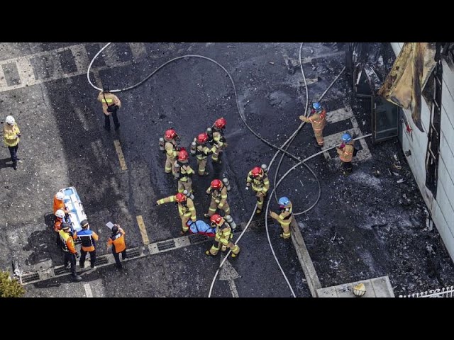 ⁣Al menos 22 muertos tras un trágico incendio en una fábrica surcoreana de baterías de litio