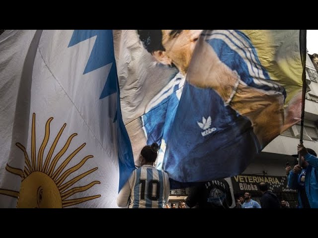 ⁣Zum Jubiläum der "Hand Gottes": Argentinische Fußballfans feiern "maradonianische Ost