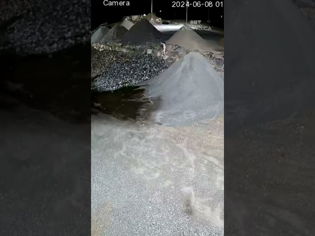 ⁣Caught on camera: Nude man runs through gravel pit in Quebec