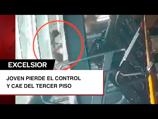 Joven fitness pierde el control en la cinta de correr y cae por la ventana de un tercer piso