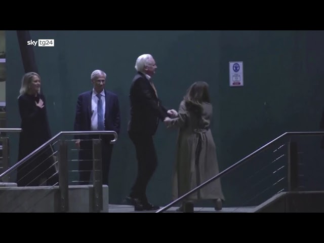 ⁣Assange libero, il giornalista è atterrato a Canberra