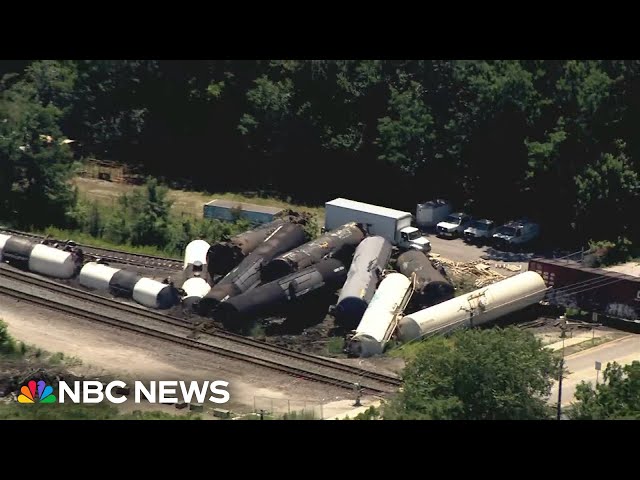 ⁣Evacuations ordered after freight train derails in Chicago suburb