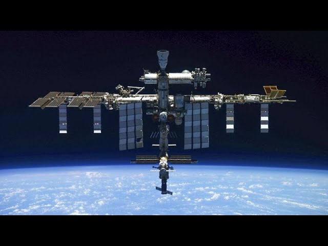 ⁣Russischer Satellit zerbricht in 200 Teile - ISS-Astronauten gehen in Deckung