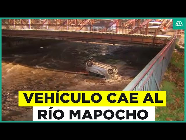 ⁣Vehículo cae al río Mapocho en impactante accidente: Conductor había consumido alcohol