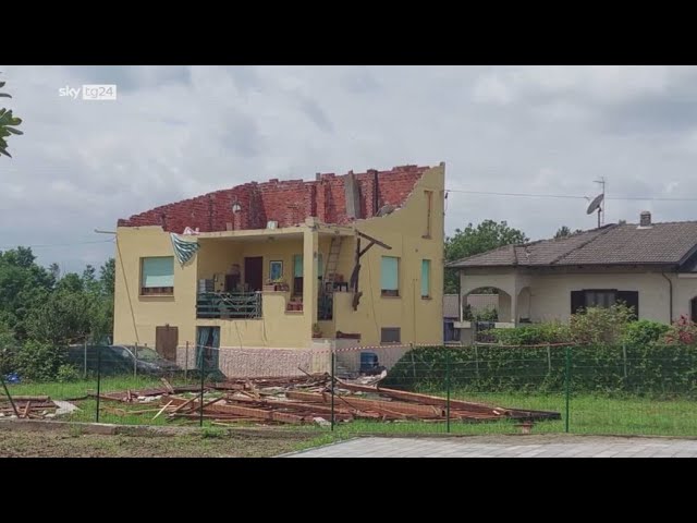 ⁣Maltempo in Piemonte, casa sventrata da tromba d'aria