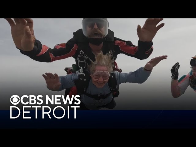 ⁣85-year-old Michigan skydiver chasing 1,000 jumps