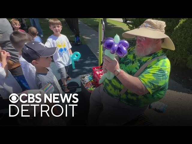 ⁣Michigan "Balloon Guy" leaves lasting impression