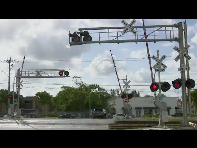 ⁣New law cracks down on drivers, pedestrians who take risks at railroad crossings