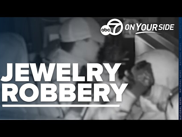 ⁣Thieves high-five each other after Hollywood style jewelry store heist