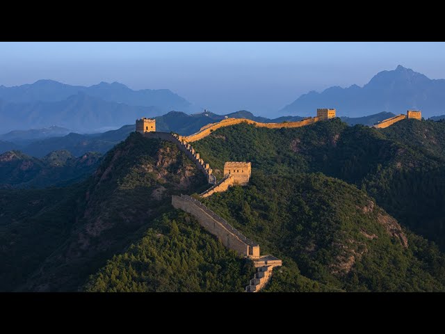 ⁣Live: Explore the vibrant colors and serenity of Jinshanling Great Wall