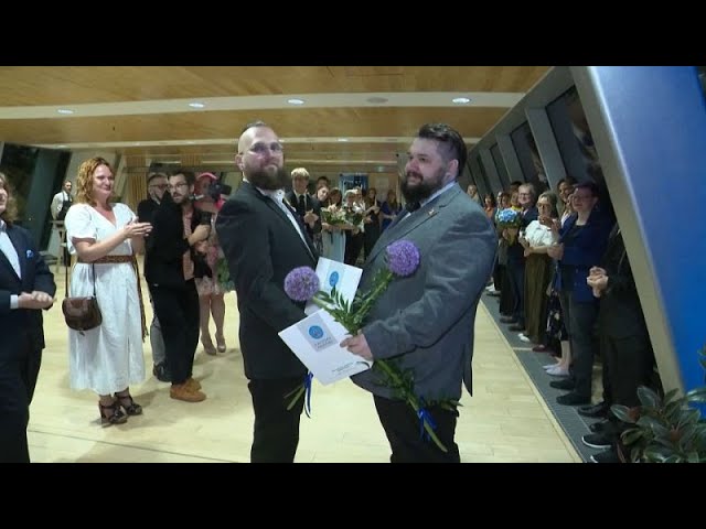 ⁣Sie gaben sich das Jawort: Lettland erlaubt Homo-Paaren eingetragene Partnerschaft