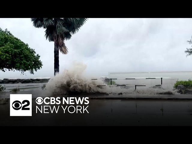 ⁣Hurricane Beryl strengthens to Cat 5 overnight, heads toward Jamaica