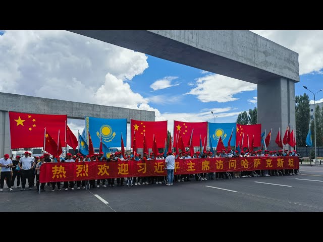 ⁣Xi Jinping arrive à Astana pour un sommet de l'OCS et une visite d'État au Kazakhstan