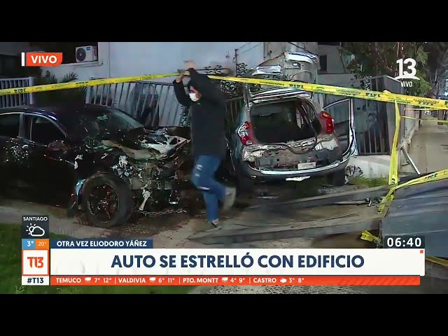 ⁣Violento choque termina con auto incrustado al interior de una casa en Providencia