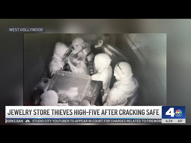 ⁣Burglars celebrate with high-fives after breaking into jewelry store safe