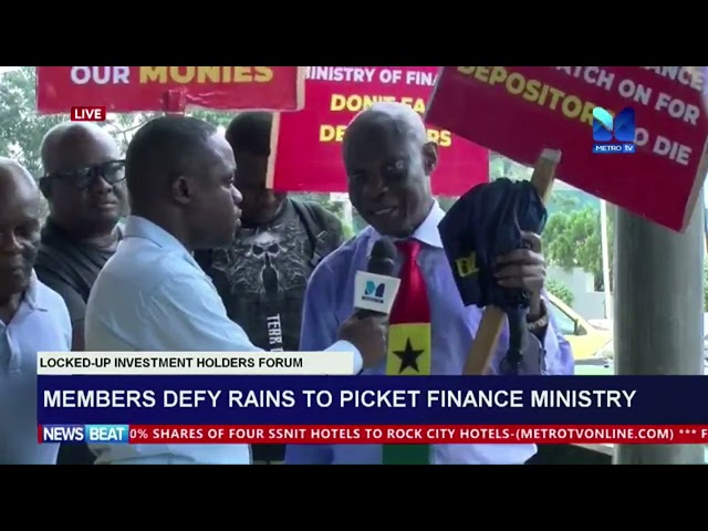 ⁣Members Defy Rains To Picket Finance Minister