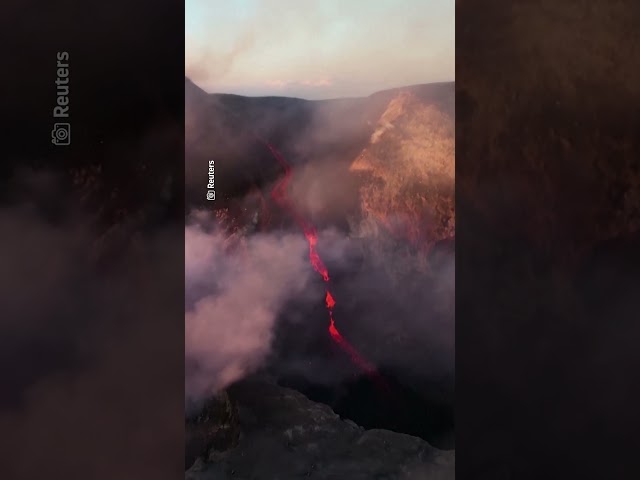 ⁣Los registros de la "cascada" de lava en Volcán Etna
