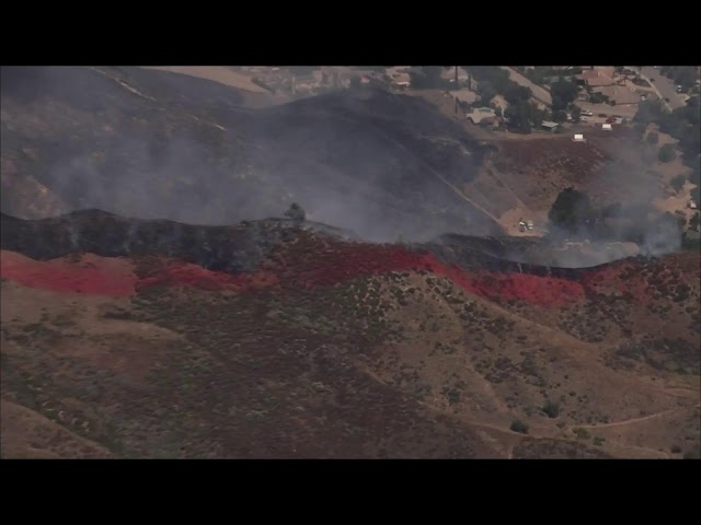 ⁣Watch live: Two brush fires burning just miles apart are sending thick smoke over Simi Valley