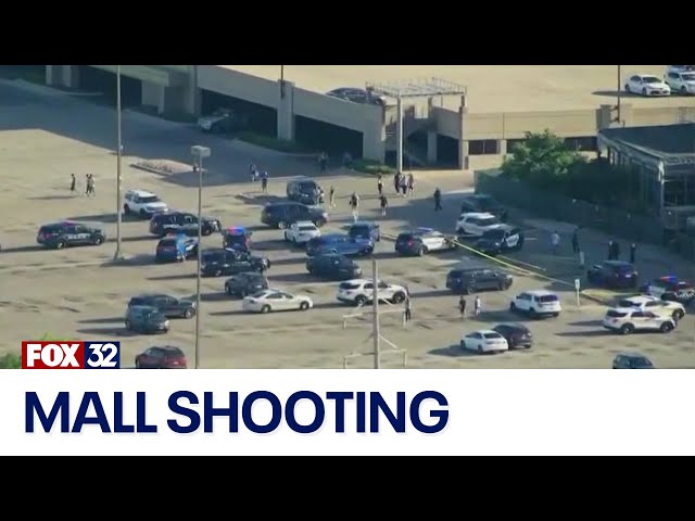 ⁣2 men hospitalized after shooting at North Riverside Park Mall