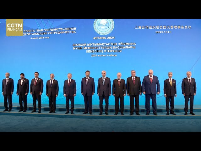 ⁣Xi Jinping pose pour une photo de groupe avec les dirigeants des États membres de l'OCS